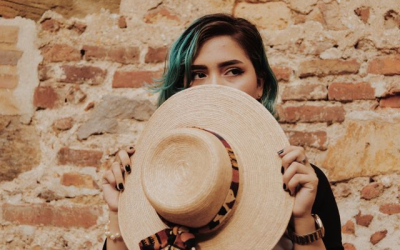 Home 6 The Real Reasons People Choose Faceless Marketing 2026 (And What Nobody Tells You)