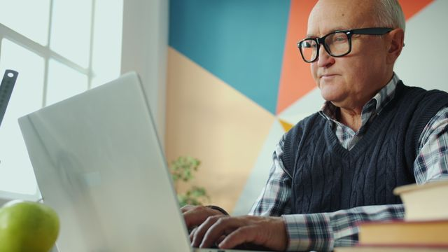 retirees advantages in online business