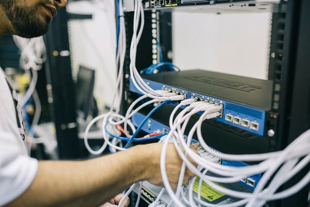 Shared vs VPS vs Managed Hosting: When to Upgrade Your Blog (2026)
