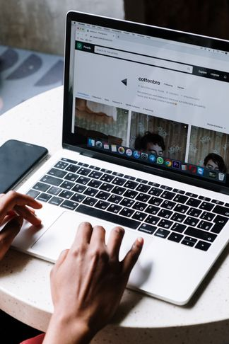 how to choose a domain name and web host